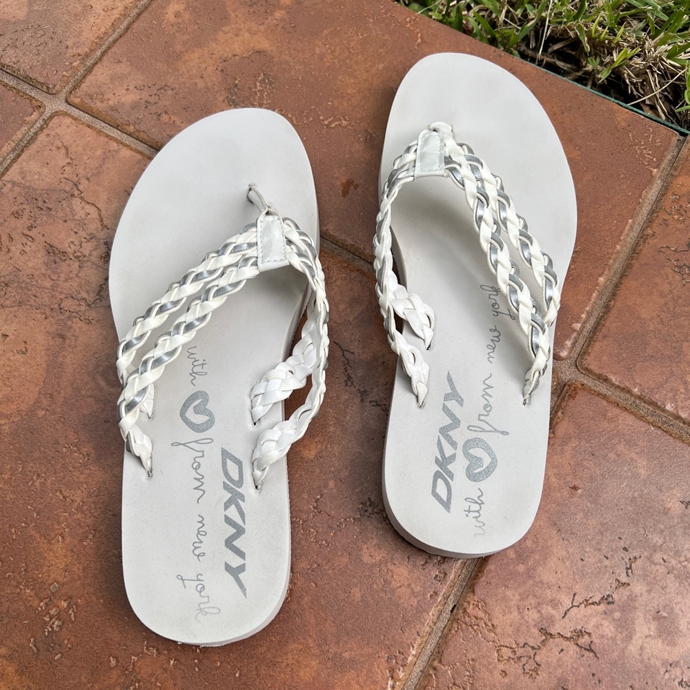 DKNY Beach Sandals  8